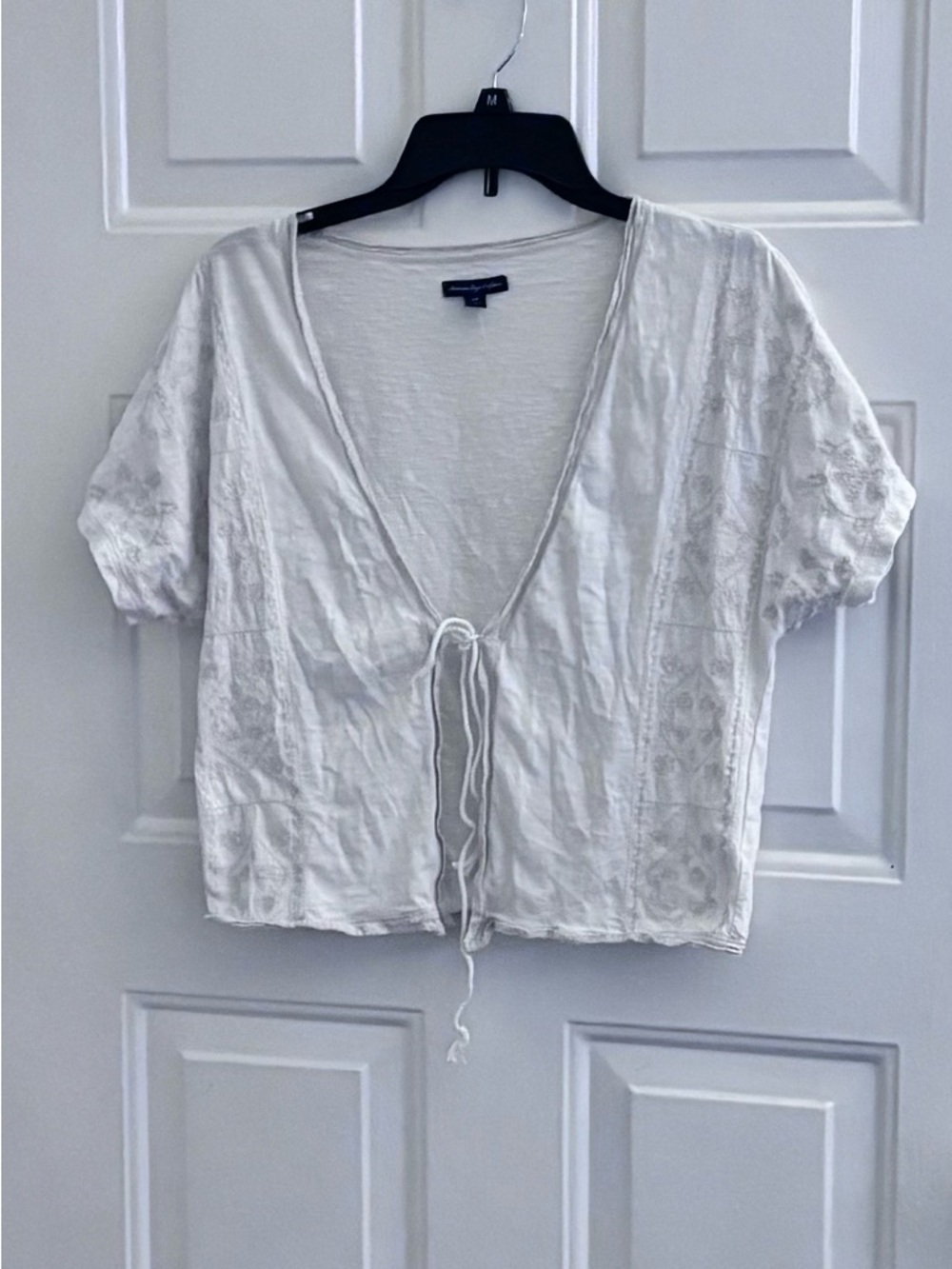 American Eagle Outfitters White/Cream Tie-Front Cropped V-Neck Top